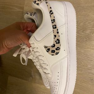 WOMEN'S NIKE COURT VISION LOW SNEAKERS